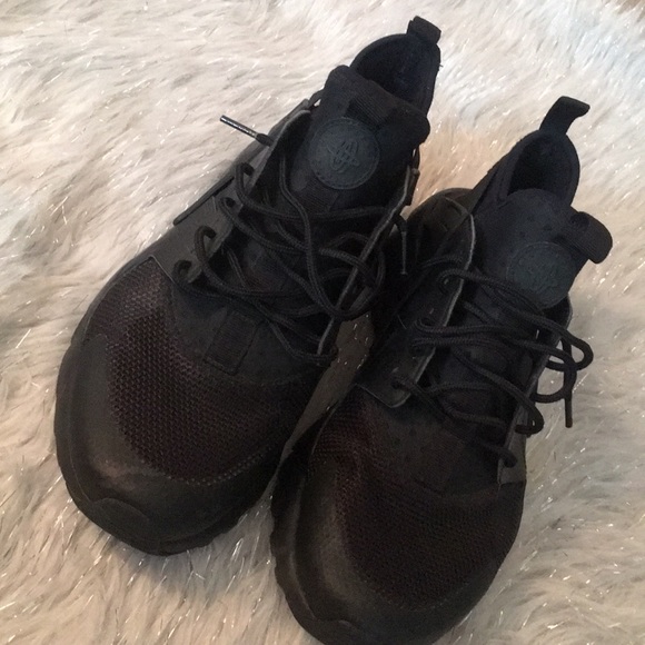 Shoes - Picture 2 of 4